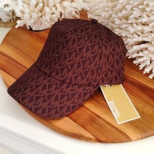 Michael kors 🤎NWT🤎 baseball cap chocolate brown 🤎 NEVER WORN! A++!